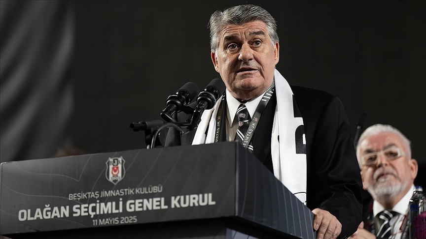 0x0-45lik-mine-tugayin-genclik-sirri-ne-haftada-2-kez-bu-3lu-karisimi-yuzune-suruyor-tek-bir-kirisigi-yok-1722173509026