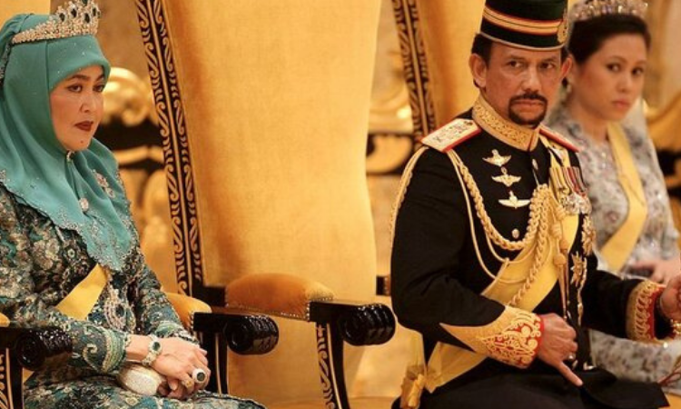 BRUNEİ SULTANI HASSANAL BOLKİAH HASTANEYE KALDIRILDI!