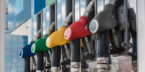 BRENT PETROL DÜŞTÜ, TÜRKİYE’DE AKARYAKIT FİYATLARI YÜKSELİYOR