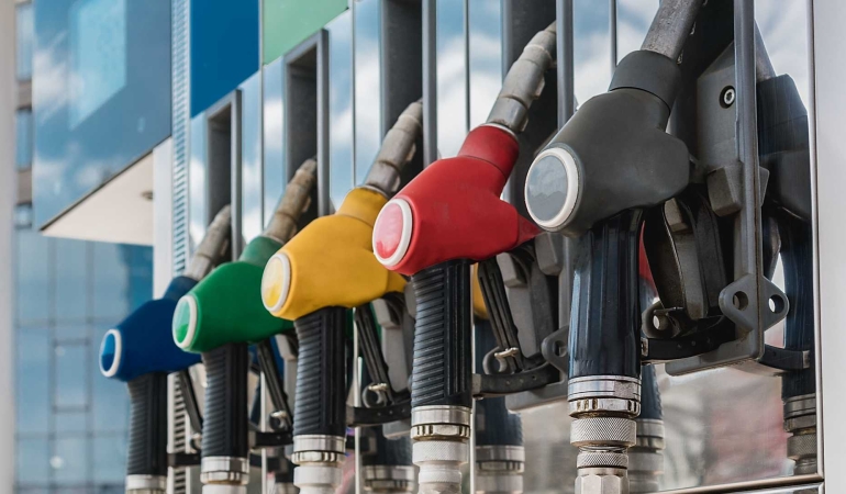 BRENT PETROL DÜŞTÜ, TÜRKİYE’DE AKARYAKIT FİYATLARI YÜKSELİYOR