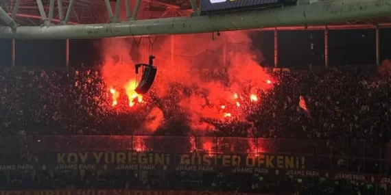 DERBİDE MEŞALE TARTIŞMASI!