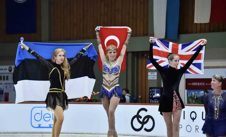 NAZ ARICI ARTİSTİK BUZ PATENİNDE DÜNYA ŞAMPİYONU OLDU