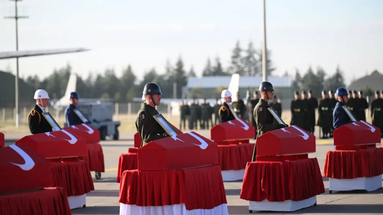 3781-gulsen-kimdir-hayati-kariyeri-sarkilari-ve-ozel-yasami