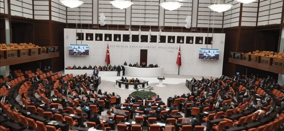 3781-gulsen-kimdir-hayati-kariyeri-sarkilari-ve-ozel-yasami