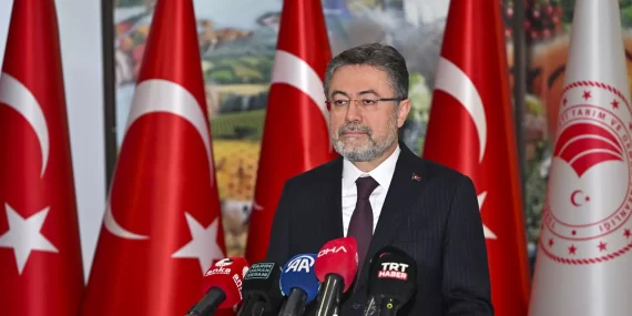 İbrahim Yumaklı: Zirai İlaçlar Reçeteyle Satılacak, Seyyar Satıcılar Denetim Altında