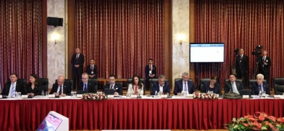 3781-gulsen-kimdir-hayati-kariyeri-sarkilari-ve-ozel-yasami