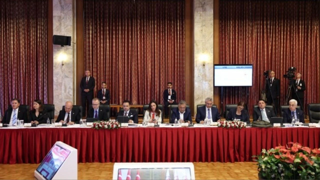 3781-gulsen-kimdir-hayati-kariyeri-sarkilari-ve-ozel-yasami