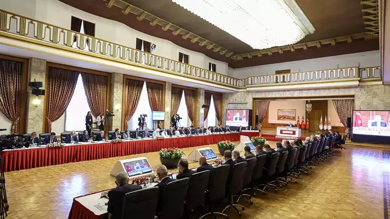 3781-gulsen-kimdir-hayati-kariyeri-sarkilari-ve-ozel-yasami