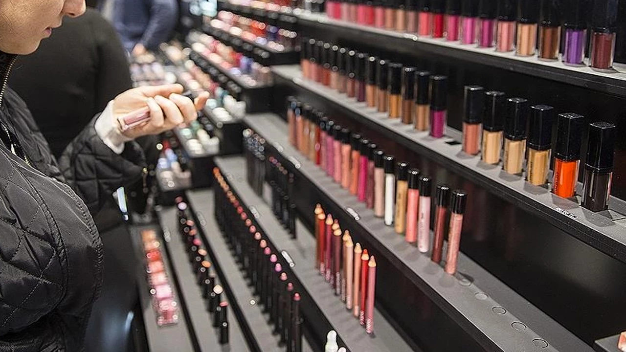 3781-gulsen-kimdir-hayati-kariyeri-sarkilari-ve-ozel-yasami