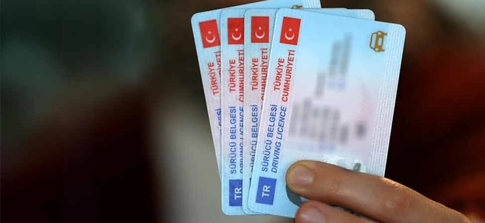 3781-gulsen-kimdir-hayati-kariyeri-sarkilari-ve-ozel-yasami