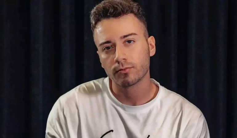 Enes Batur Hakkında Tarikat İddiası Sosyal Medyayı Salladı!