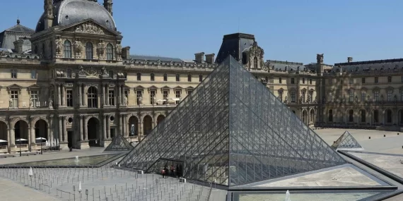 Louvre Müzesi’nden Tarihi Soygun: Paha Biçilemez 9 Eser 7 Dakikada Çalındı