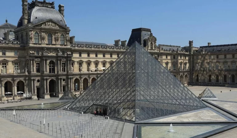 Louvre Müzesi’nden Tarihi Soygun: Paha Biçilemez 9 Eser 7 Dakikada Çalındı