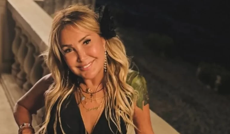 Yonca Evcimik Gençlik Enerjisiyle Sahnelere Döndü!