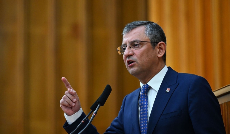 Özgür Özel’den Kritik Hamleler: İstifa ve Komisyon İddialarına Yanıt Geldi