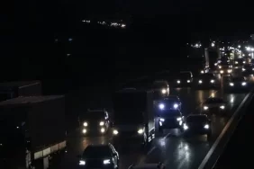 650x344-bayram-tatili-gocu-basladi-trafik-durdu-kilometrelerce-arac-kuyrugu-olustu-1749064815519