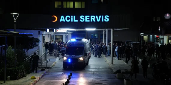 İzmir’de Polis Ekiplerine Saldırı: 3 Yaralı, Saldırgan Yakalandı