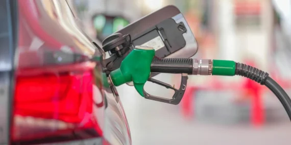 BRENT PETROL VE DÖVİZ KURU YÜKSELİŞTE: MOTORİN FİYATLARI ZİRVEDE