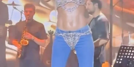 Gülşen’den Moda Kurallarını Yıkan Kombin: Pantolon Üzerine Bikini Altı