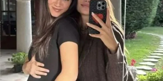 PINAR DENİZ HAMİLELİK HEYECANINI PAYLAŞTI: BELİRGİNLEŞEN GÖBEĞİYLE DİKKAT ÇEKTİ