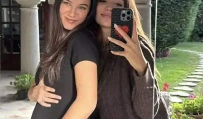 PINAR DENİZ HAMİLELİK HEYECANINI PAYLAŞTI: BELİRGİNLEŞEN GÖBEĞİYLE DİKKAT ÇEKTİ
