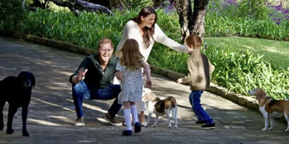 MEGHAN MARKLE VE PRENS HARRY, AİLE FOTOĞRAFIYLA GÜNDEMDE