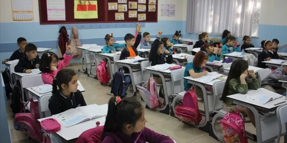 MİLYONLARCA ÖĞRENCİ KARNE HEYECANI YAŞIYOR