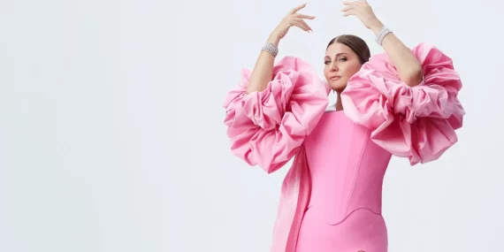 SİBEL CAN’IN ALBÜM KIYAFETLERİ GÜNDEM OLDU