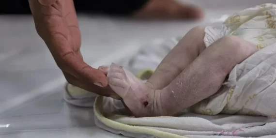 GAZZE’DE 6 BEBEK SOĞUK NEDENİYLE HAYATINI KAYBETTİ