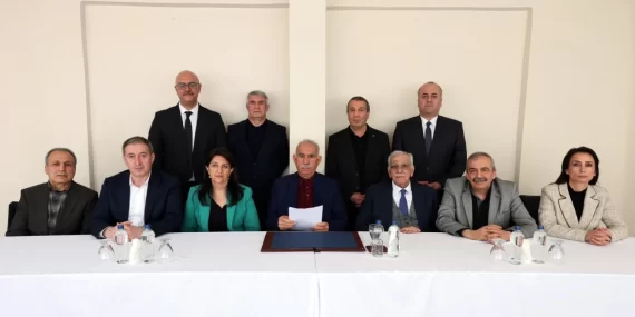 ABDULLAH ÖCALAN’DAN YILLAR SONRA İLK FOTOĞRAF PAYLAŞILDI