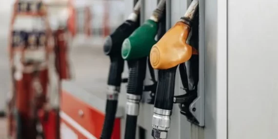 BENZİNE VE MOTORİNE İNDİRİM GELİYOR