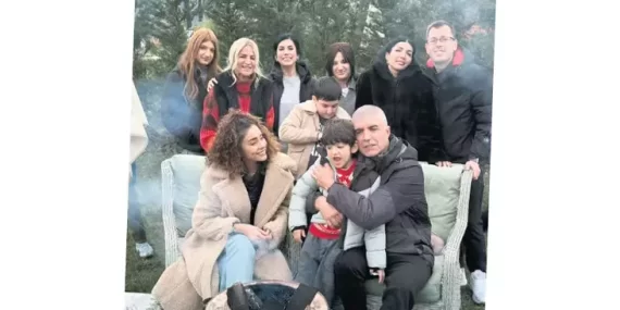 FOTOĞRAFLI YANIT! AİLESİYLE DAVALIK OLAN ÖZCAN DENİZ’DEN YENİ PAYLAŞIM