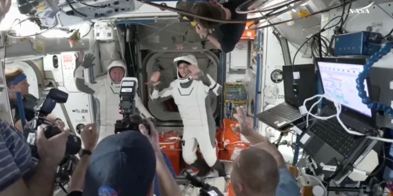 Uluslararası Uzay İstasyonu’nda Mahsur Kalan Astronotlar Dünya’ya Döndü
