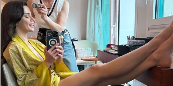 SİNEM ÜNSAL CANNES KIRMIZI HALISINDA