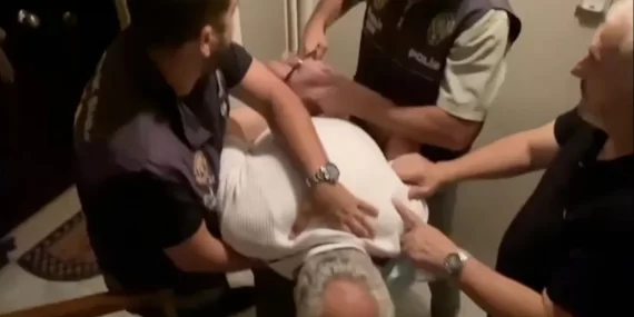 Kültürel Mirası Yaşatan Belediye Başkanı, Timsahla Sembolik Düğün Töreni Düzenledi