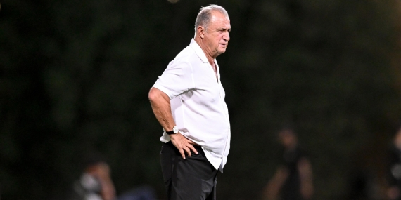 Fatih Terim’e Al-Shabab’dan Türkülü Veda