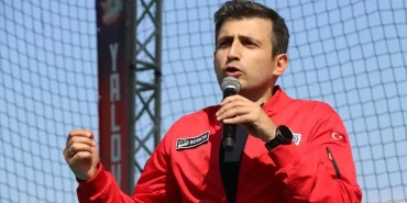 688f932ac7b36424-w1200xh800