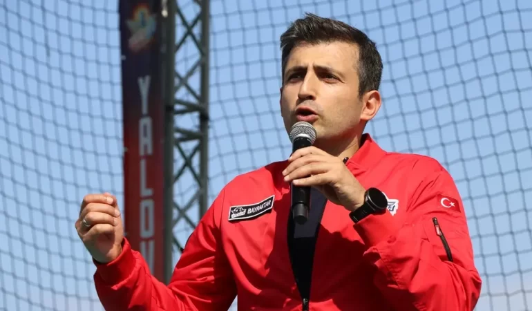 SELÇUK BAYRAKTAR’DAN 30 AĞUSTOS İÇİN BÜYÜK SÜRPRİZ!