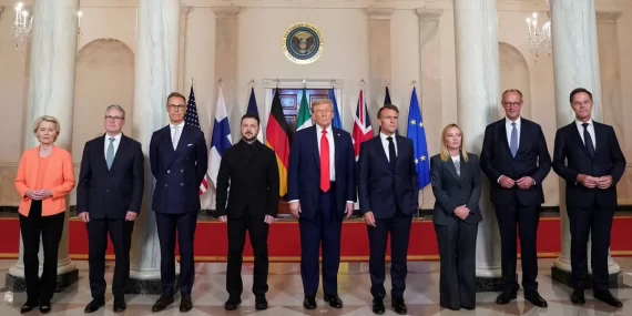 Trump rahat, Avrupa liderleri gergin! Tarihi anlar Beyaz Saray’dan paylaşıldı