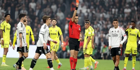 BEŞİKTAŞ DERBİDE 10 KİŞİ KALDI! FENERBAHÇE KARŞISINDA GERGİN ANLAR YAŞANDI