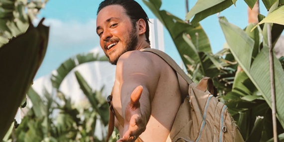 Anıl Altan Sarışın Güzelle Bebek’te Görüntülendi