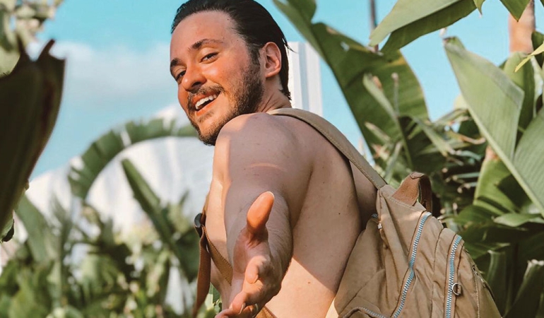 Anıl Altan Sarışın Güzelle Bebek’te Görüntülendi