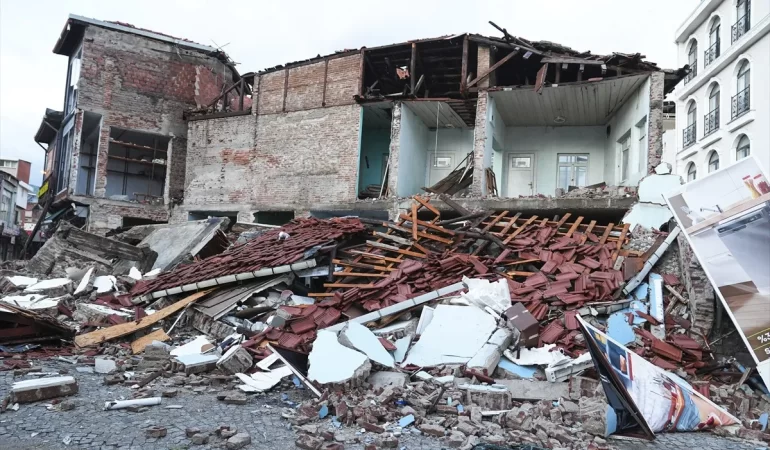 Balıkesir Depreminde Yaralı Vatandaşlar Taburcu Edildi