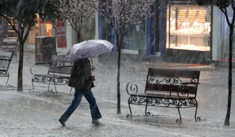 Meteoroloji Uyardı: İstanbul Dahil 20 İlde Sağanak Yağış Etkili Olacak