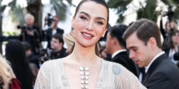 Birce Akalay’dan Aile Pozları: Aşk Karelerine Kısa Bir Mola