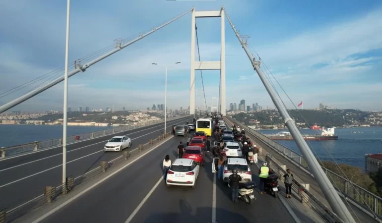 Bir Milletin Saygısı: Boğaziçi Köprüsü’nde Atatürk Anması