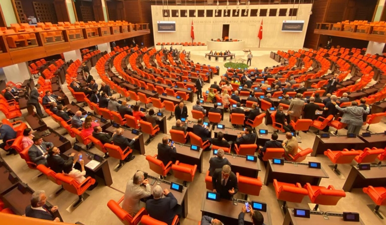 Meclis’ten alkol düzenlemesi: Teşvik edici iş yeri reklamlarına yasak