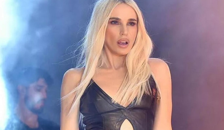 Popun Kraliçesi Gülşen, ‘Minik Serçe’ Oldu: Yeni Saçları Sosyal Medyada Gündem Yarattı