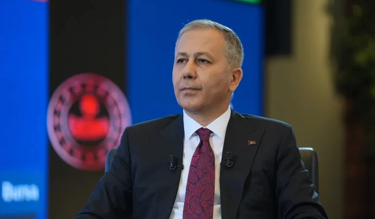Ali Yerlikaya Duyurdu: 1 Yılda 6 Kırmızı Işık İhlali Yapanların Ehliyeti İptal Edilecek