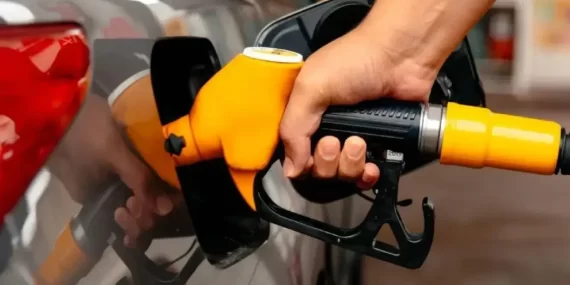 Akaryakıtta Çifte İndirim Yapıldı, Vatandaş Tepkili